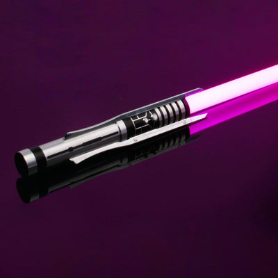 La espada láser luminosa de Revan en Jedi